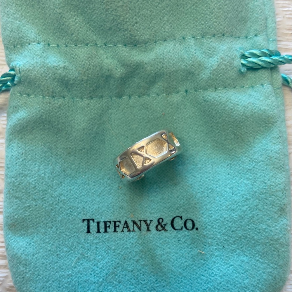 🛑SOLD🛑Vintage 1995 Tiffany & Co Atlas 925 Single Huggie Hoop Earring